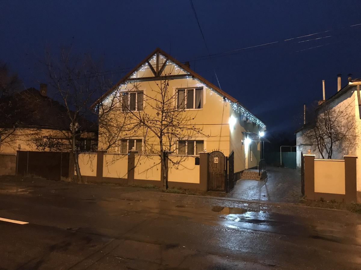 Міні Готель Вілла Вікторія Berehove  Exterior foto