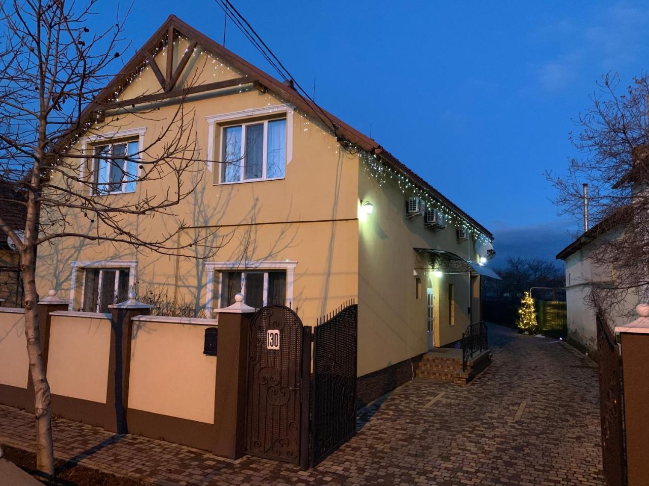 Міні Готель Вілла Вікторія Berehove  Exterior foto